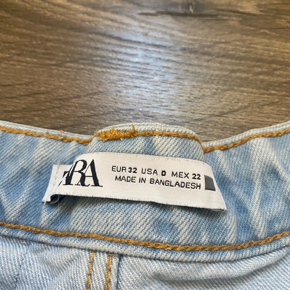 HIGH RISE ZARA SHORTS - Picture 2 of 4